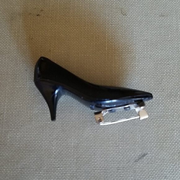 Jewelry - Vintage black shoe brooch pin